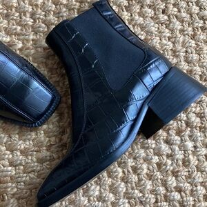 Jeffrey Campbell Lliam Moc Croc Chelsea Boot. Size 7